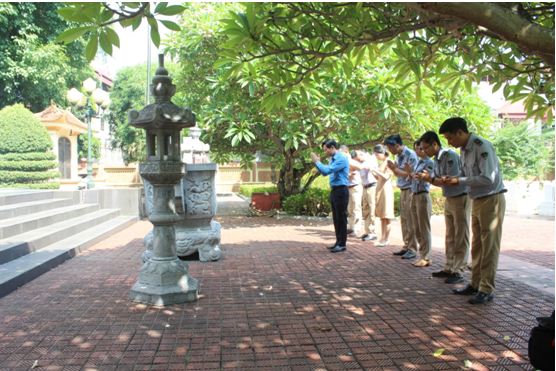 Cán bộ, viên chức, người lao động Cảng vụ hàng không miền Bắc dâng hương tưởng nhớ các anh hùng liệt sỹ
